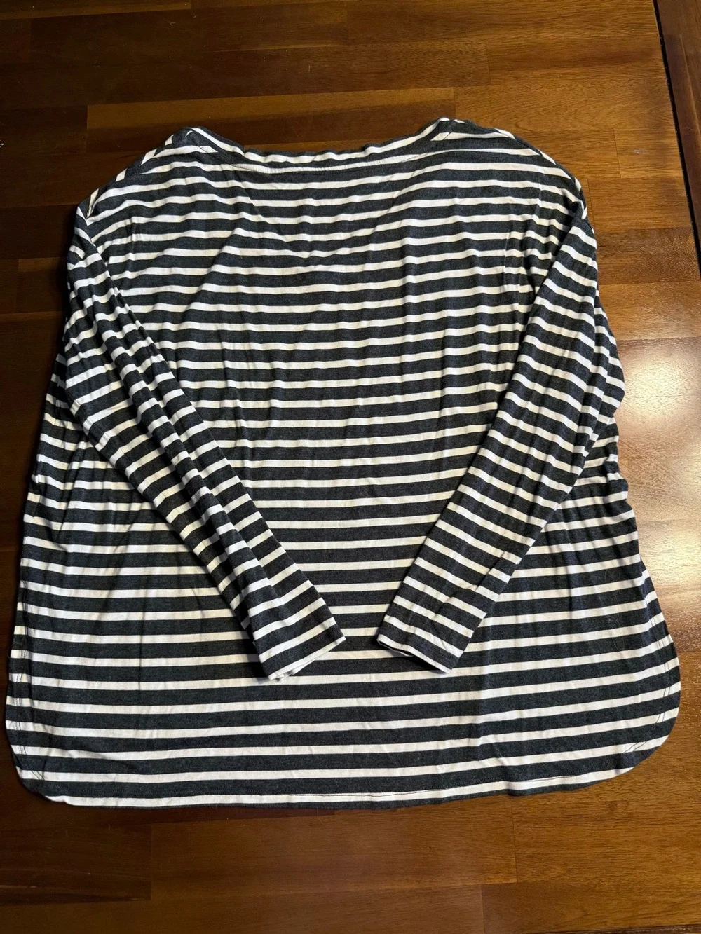 American Eagle Outfitters Gray & White Striped V-Neck Tee soft and sexy